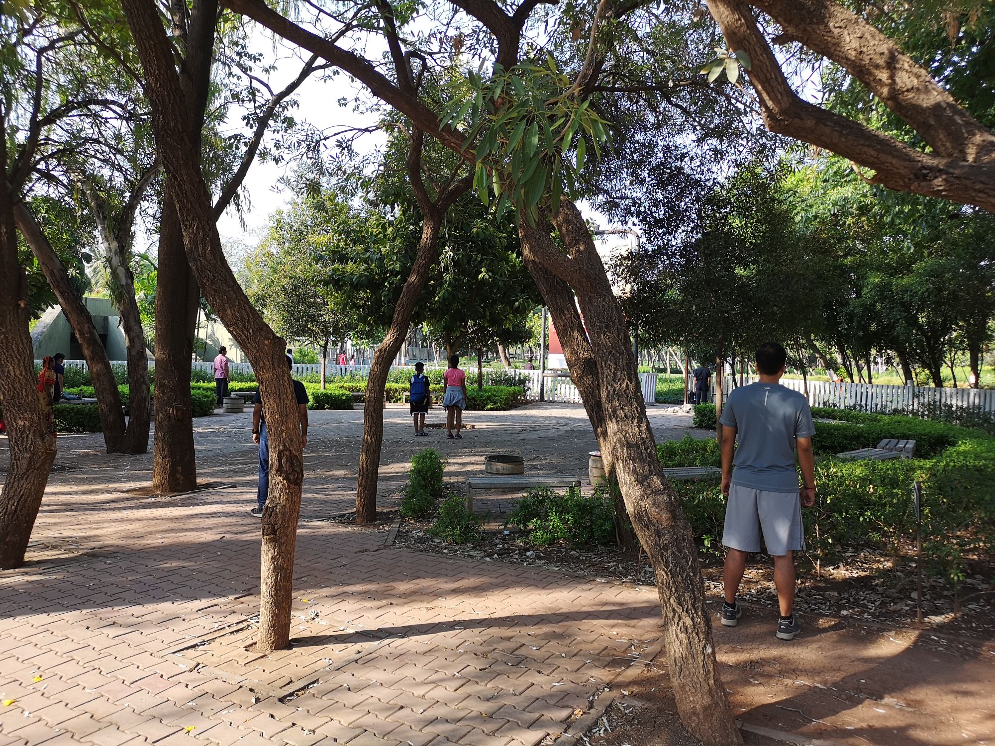 Promenade à Aditi Garden